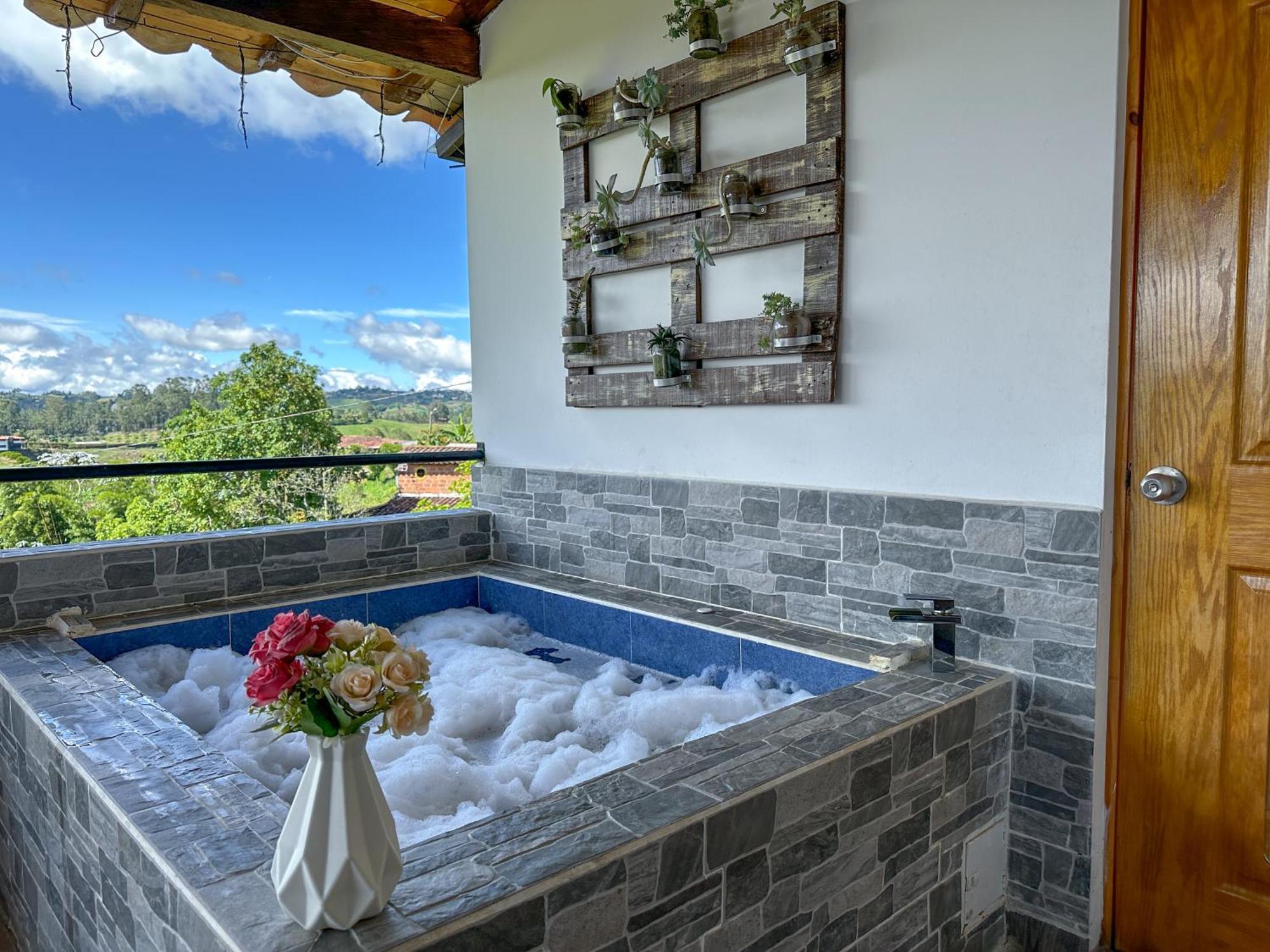 Con Jacuzzi Y Chimenea - Casa Floral, Apartment Marinilla