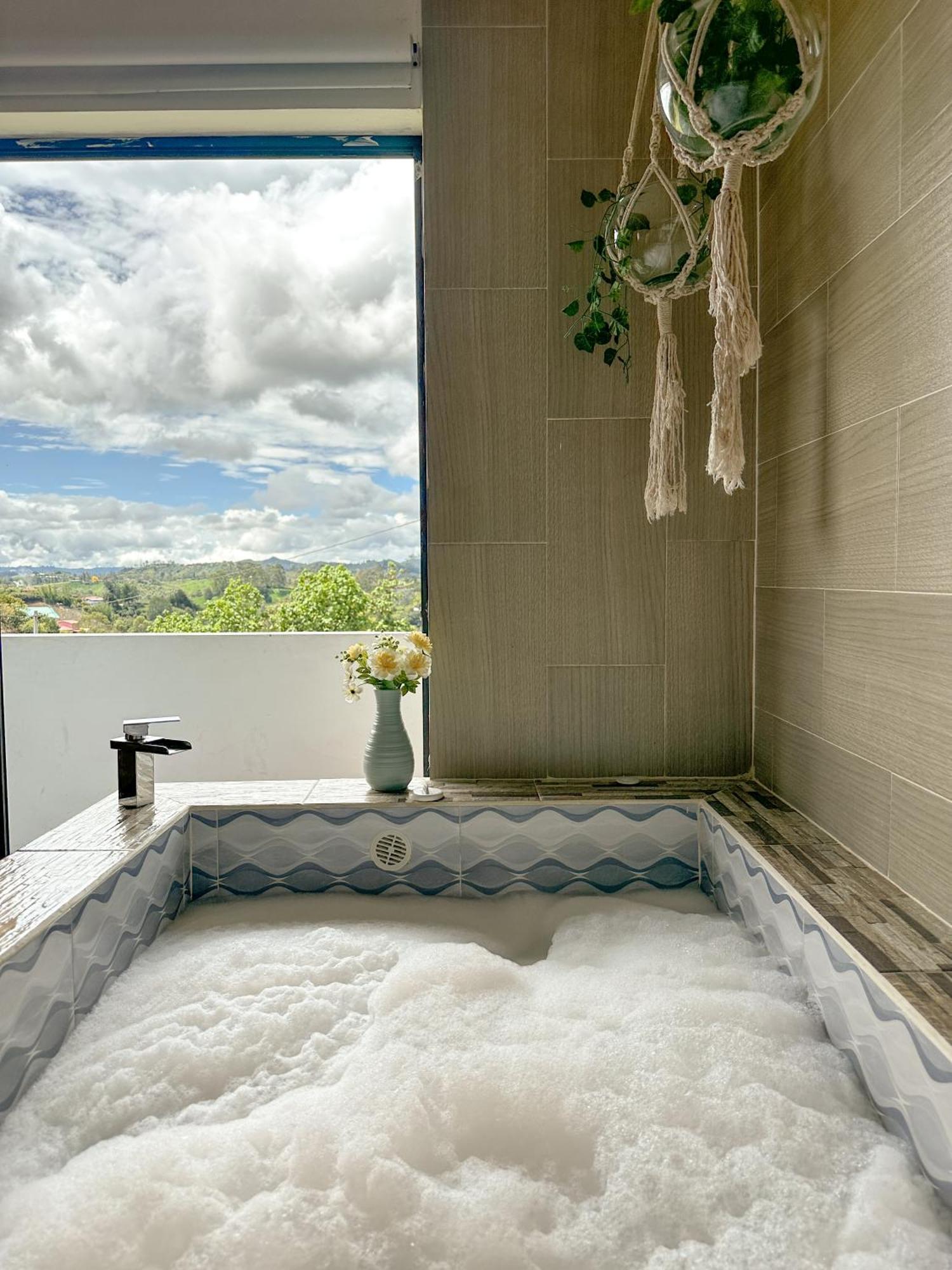 Con Jacuzzi Y Chimenea - Casa Floral, Apartment Marinilla