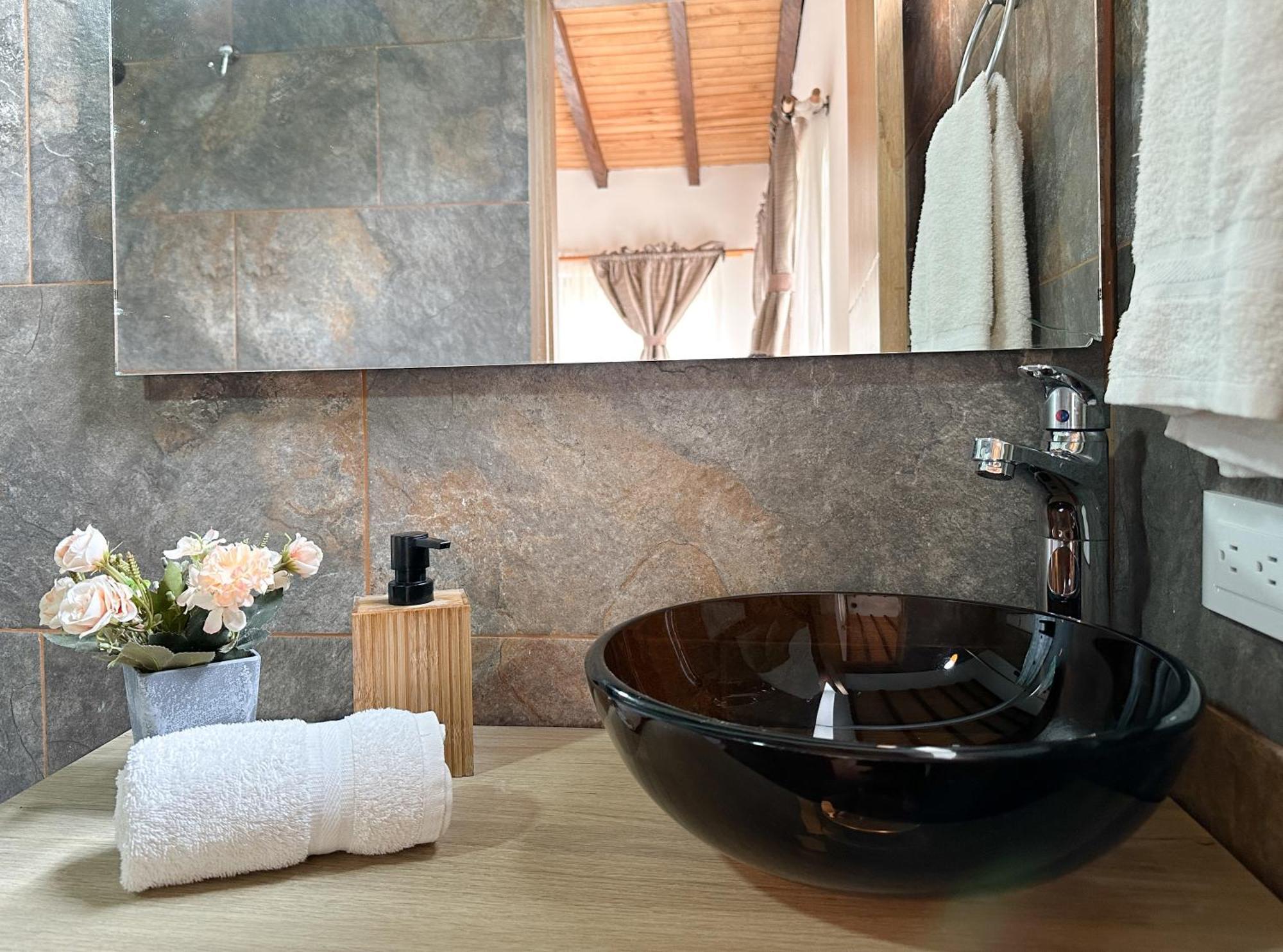 Con Jacuzzi Y Chimenea - Casa Floral,